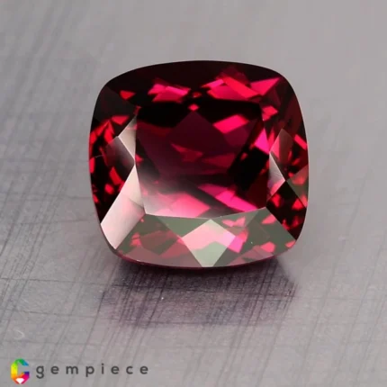 rhodolite garnet 5.86cts - 10x10mm